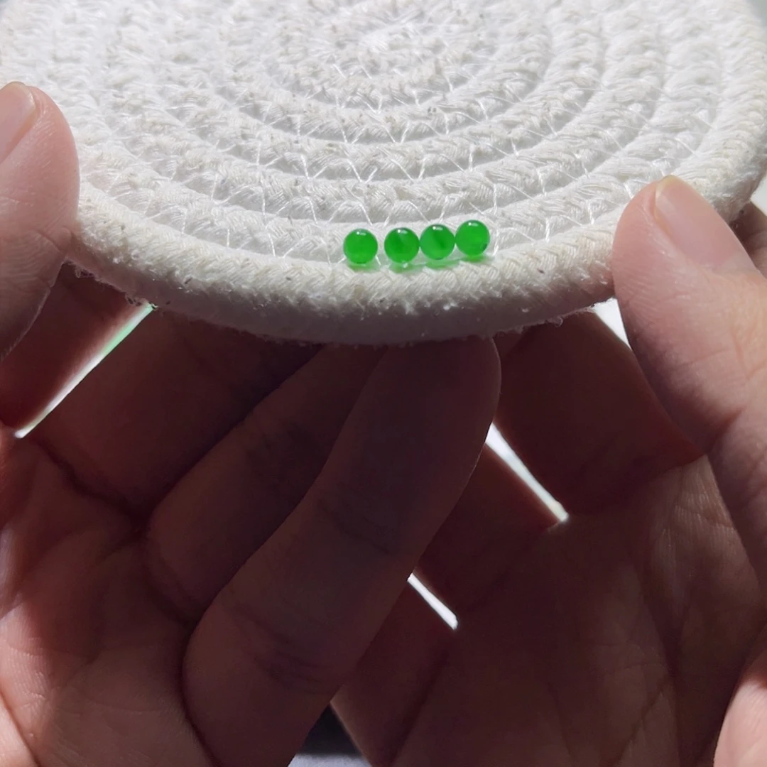 散珠翡翠裸石多样性发一颗4mm