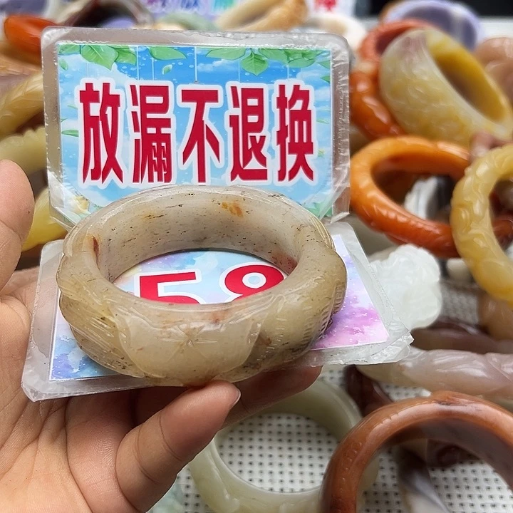 石英岩玉手镯未镶嵌