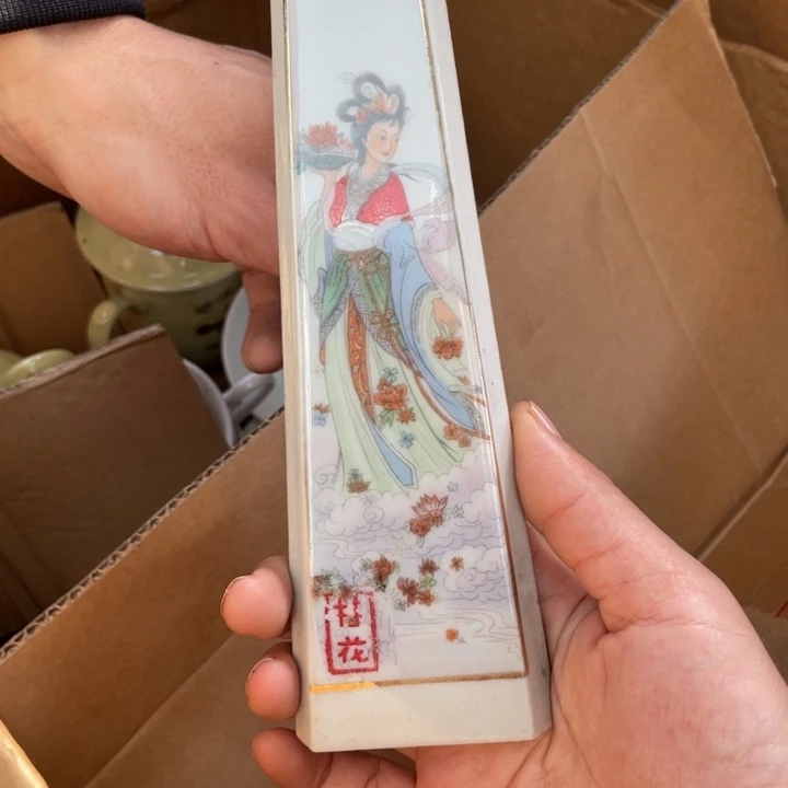 摆件陶瓷盘子碗砂锅都有