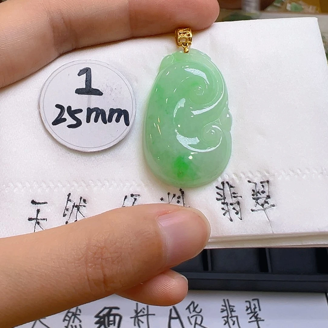 翡翠颈饰18K金镶嵌翡翠