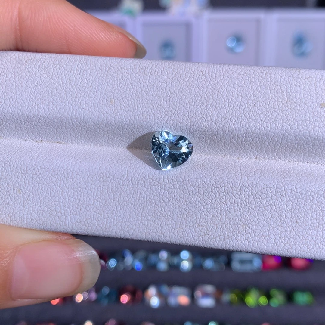 未镶嵌笔搁海蓝宝石1.3ct