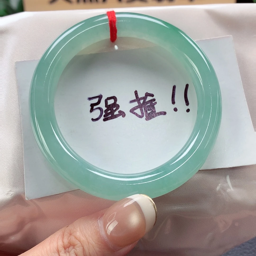 翡翠手镯（圆镯）未镶嵌天然a货翡翠