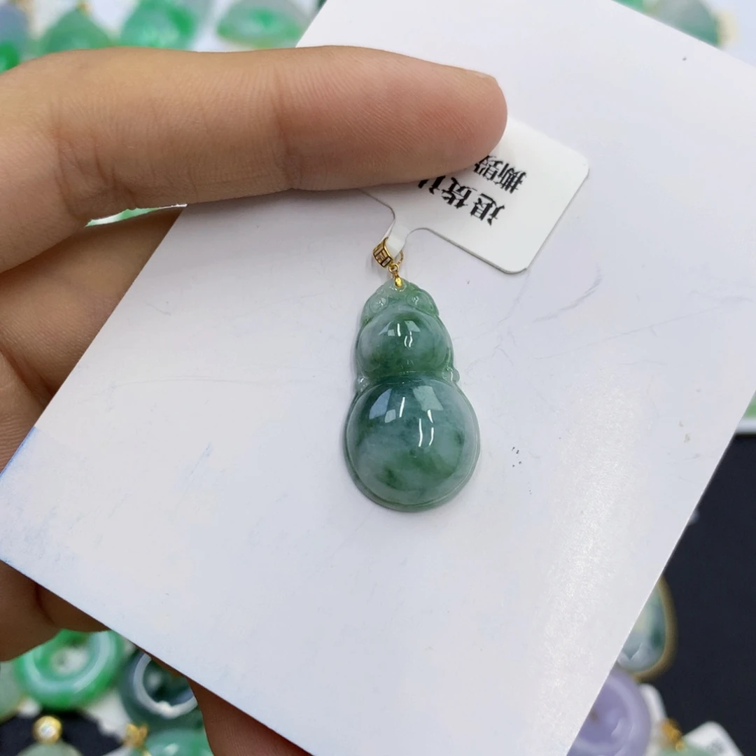 翡翠18K金镶嵌颈饰翡翠