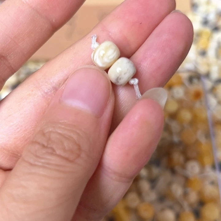 蜜蜡未镶嵌裸石7.5mm一对