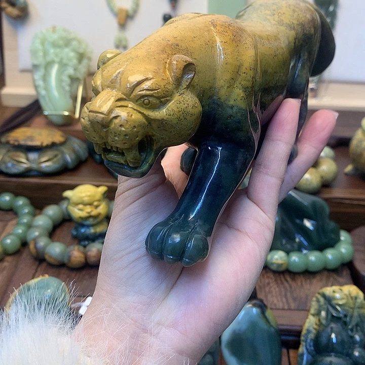 岫岩河磨玉（透闪石质玉）未镶嵌把件