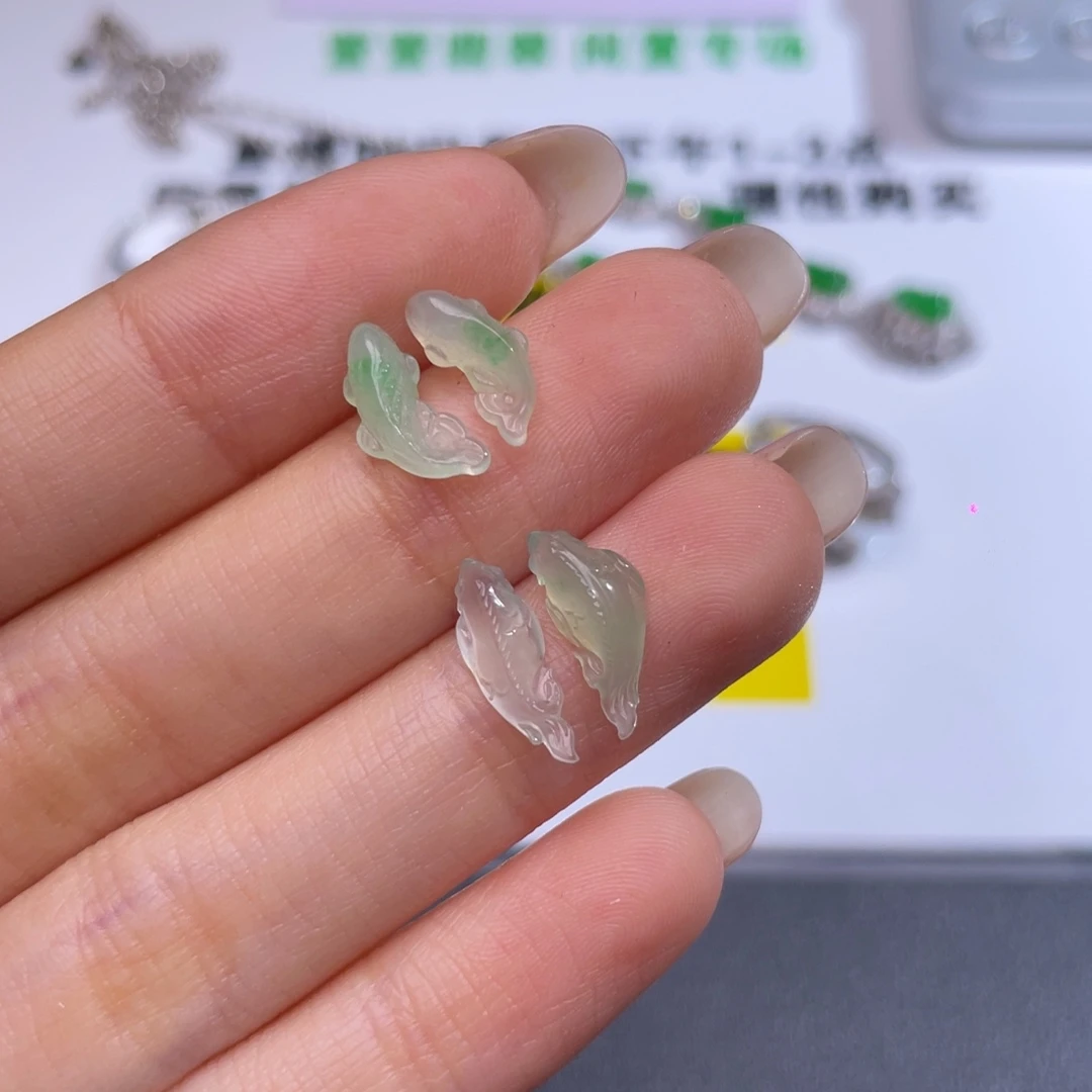 翡翠未镶嵌颈饰锦鲤