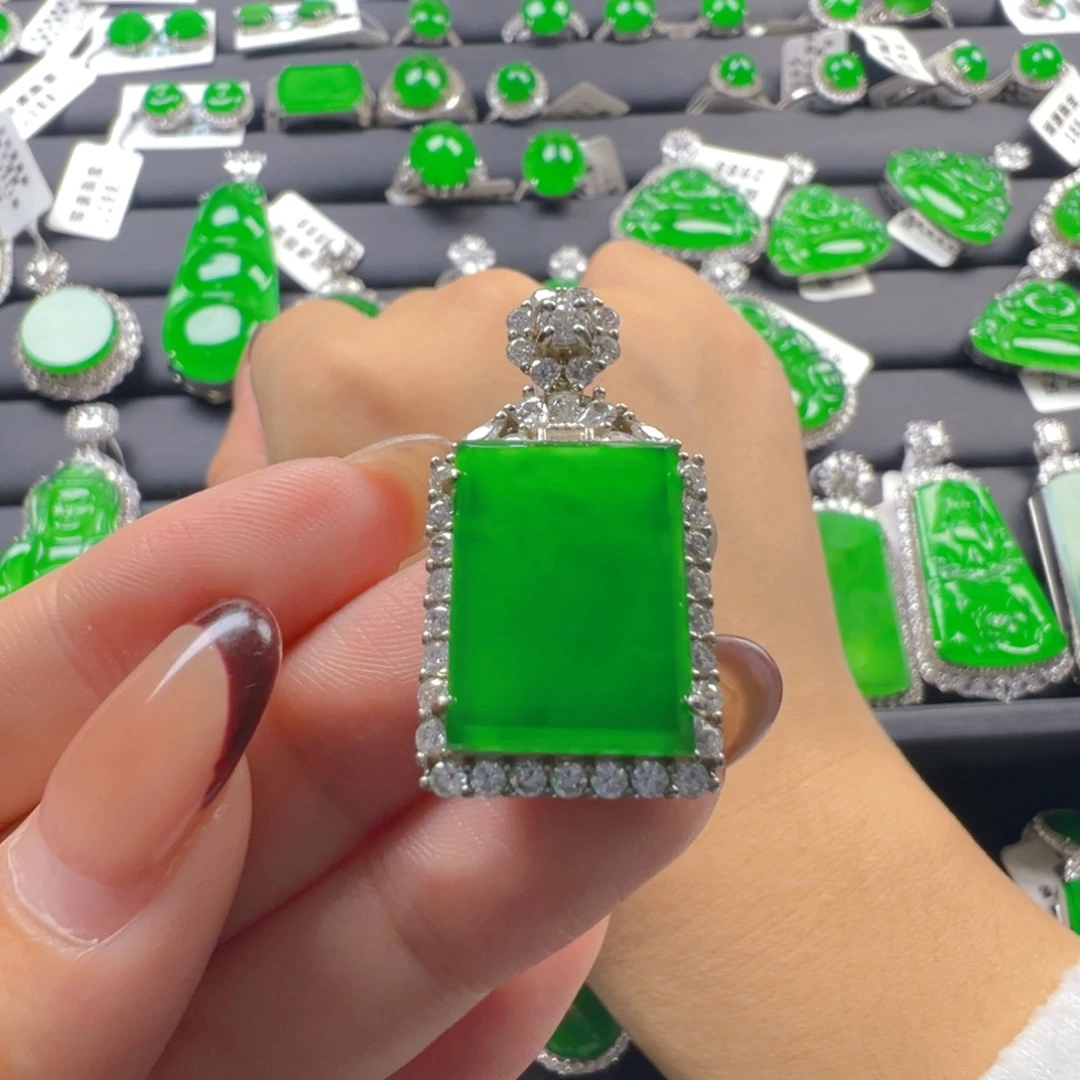 翡翠银S925镶嵌颈饰无事牌