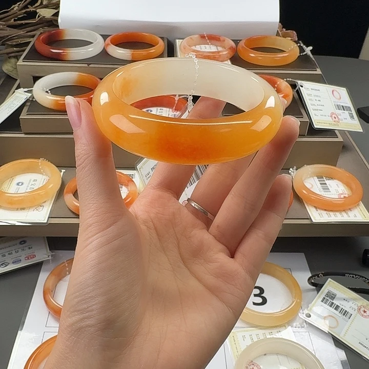 荷***珠石英质玉（黄龙玉）合金手镯