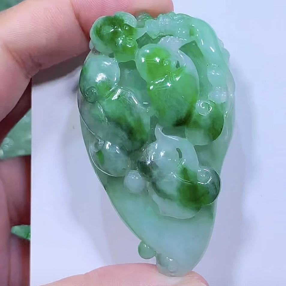 缅甸天然A货翡翠飘绿金枝玉叶如意吊坠