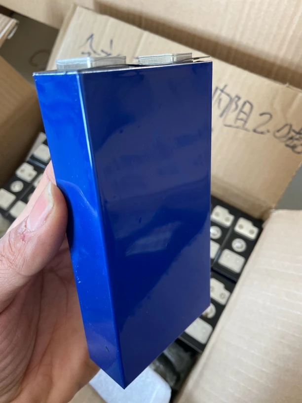 【处理样品没螺柱】蓝色未转镍25安磷酸铁锂