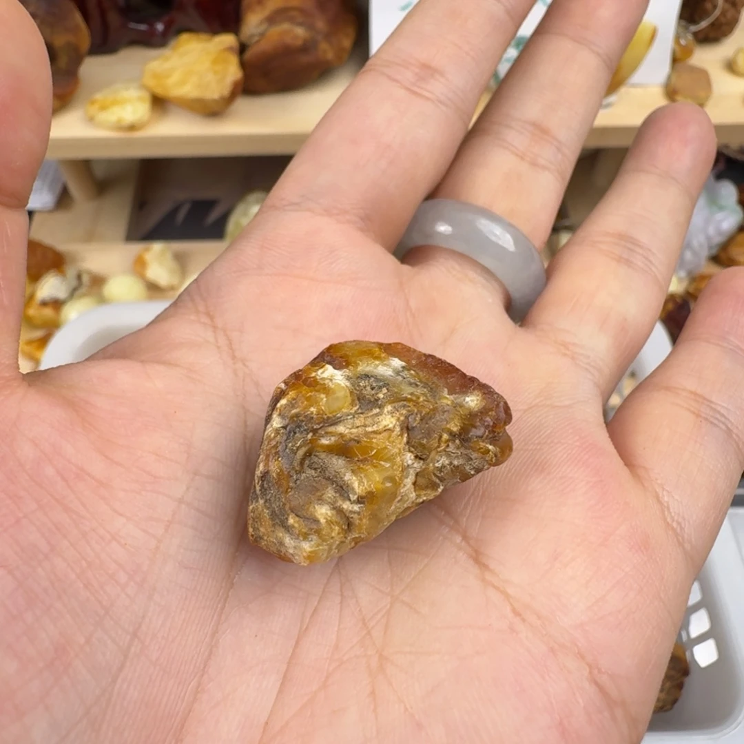 琥珀未镶嵌耳饰5.4克