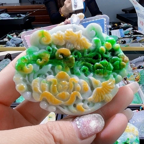 颈饰未镶嵌翡翠一个