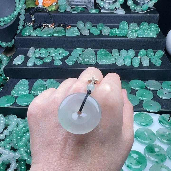 石英质玉未镶嵌颈饰