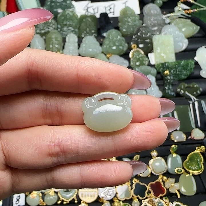 颈饰未镶嵌和田玉