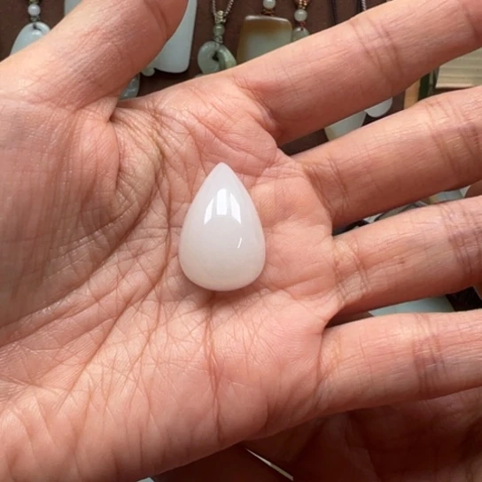 和田玉未镶嵌颈饰水滴