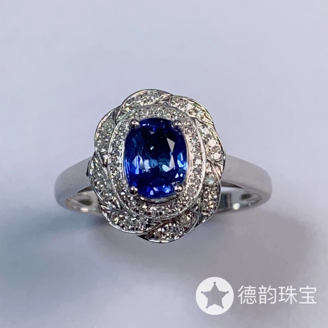18K金镶嵌蓝宝石戒指
