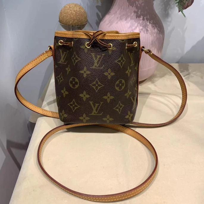 95新 LouisVuitton/路易威登 老花nano noe小水桶斜挎包 抽绳后配