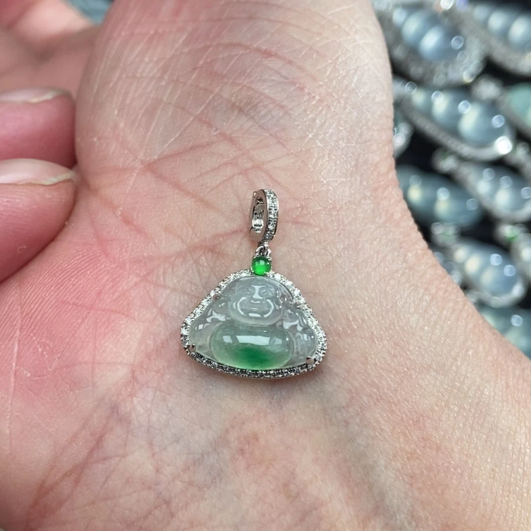 颈饰18K金镶嵌翡翠佛公