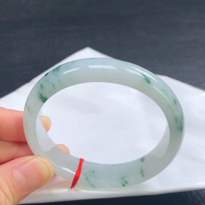 翡翠手镯（贵妃镯）未镶嵌55圈