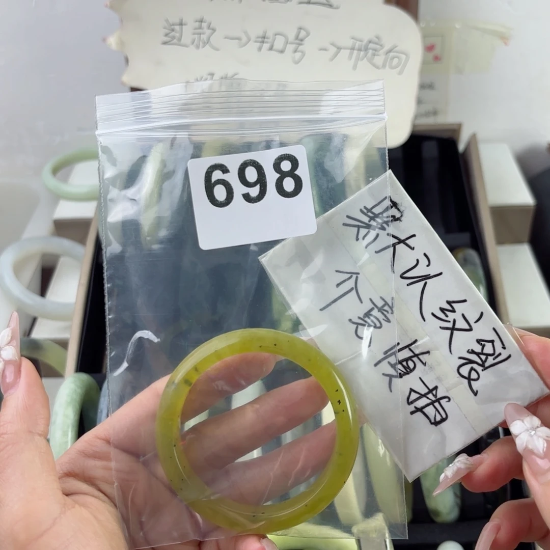 蛇纹石玉未镶嵌手镯?