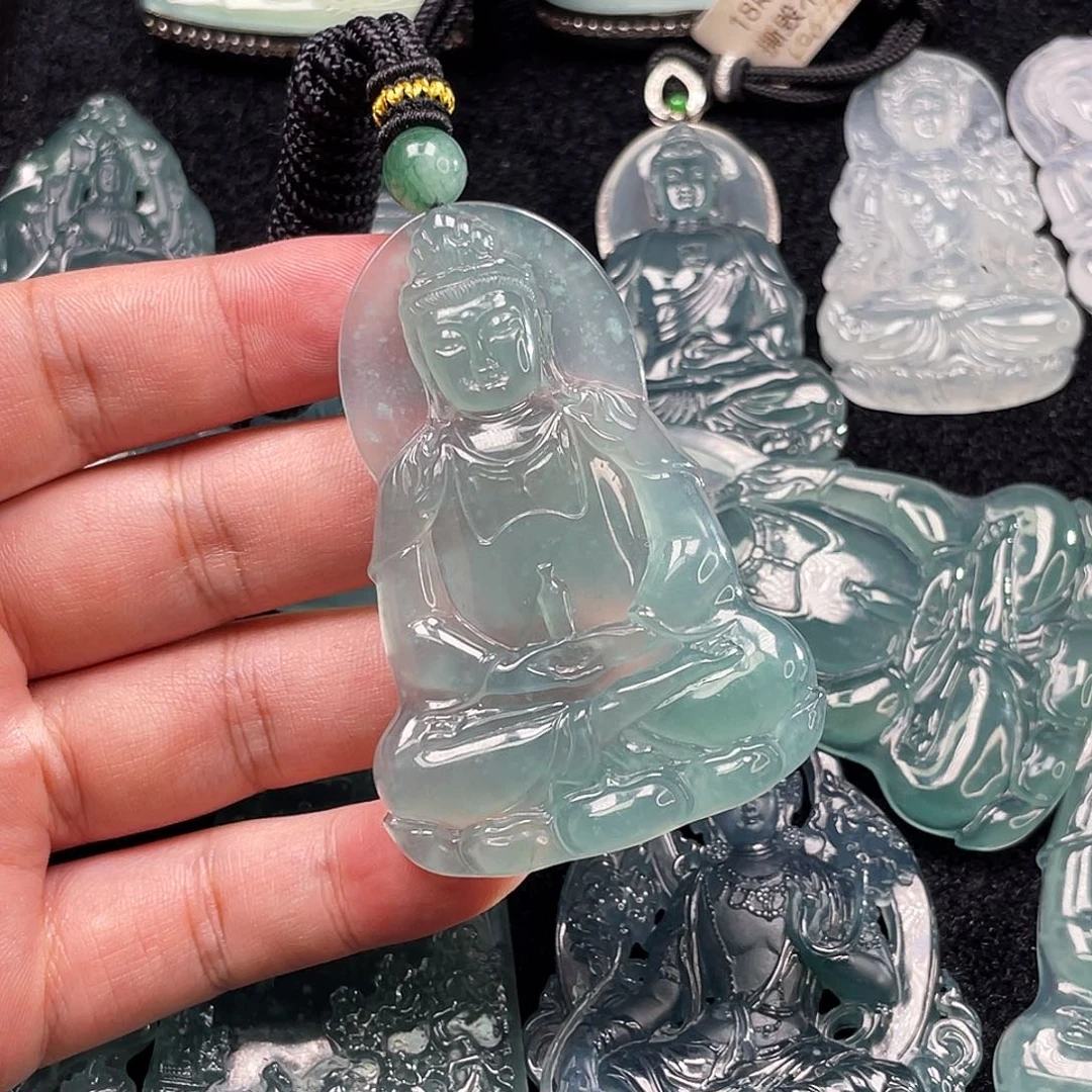 翡翠未镶嵌颈饰5。