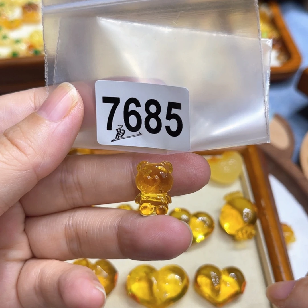 未镶嵌琥珀珠宝奇石