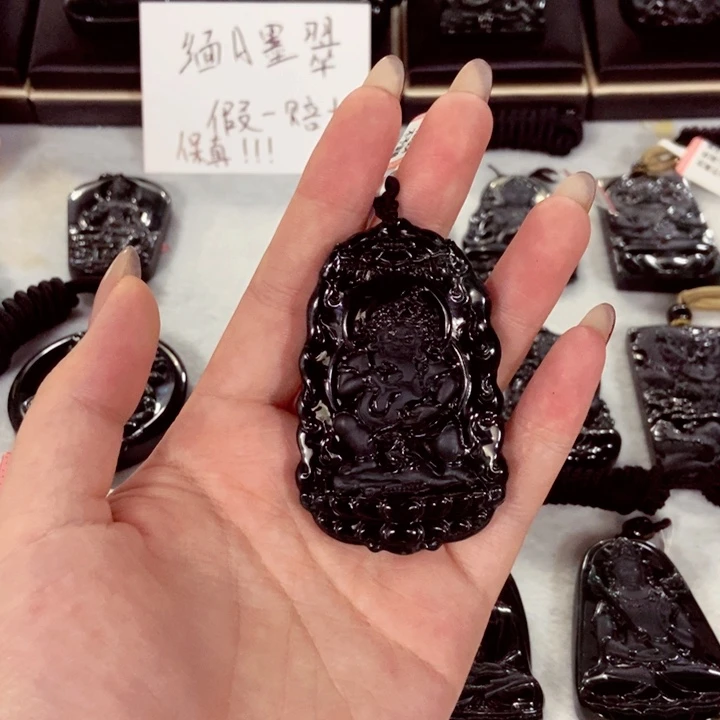 柯***.翡翠未镶嵌颈饰翡翠