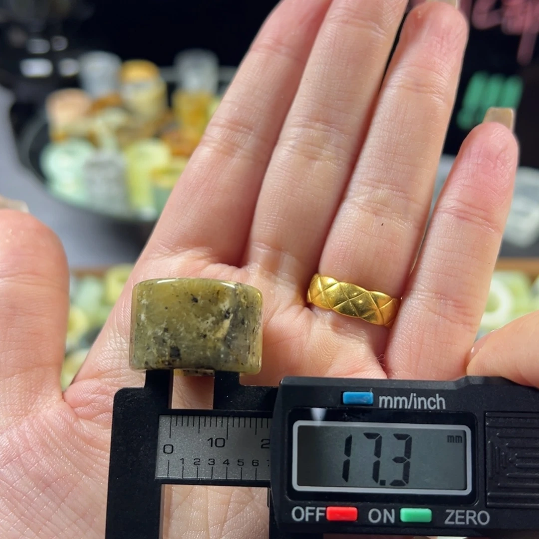 蛇纹石玉未镶嵌戒指