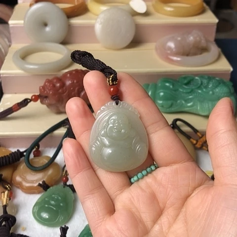 石英质玉未镶嵌颈饰