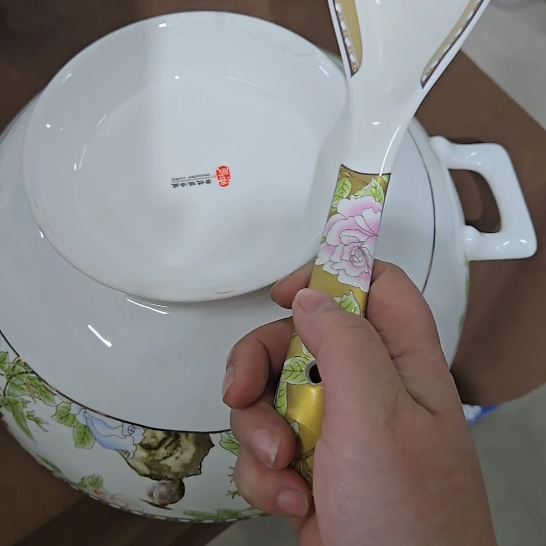 碗瑕疵底部琴瑟和鸣汤锅一个汤勺一个6666