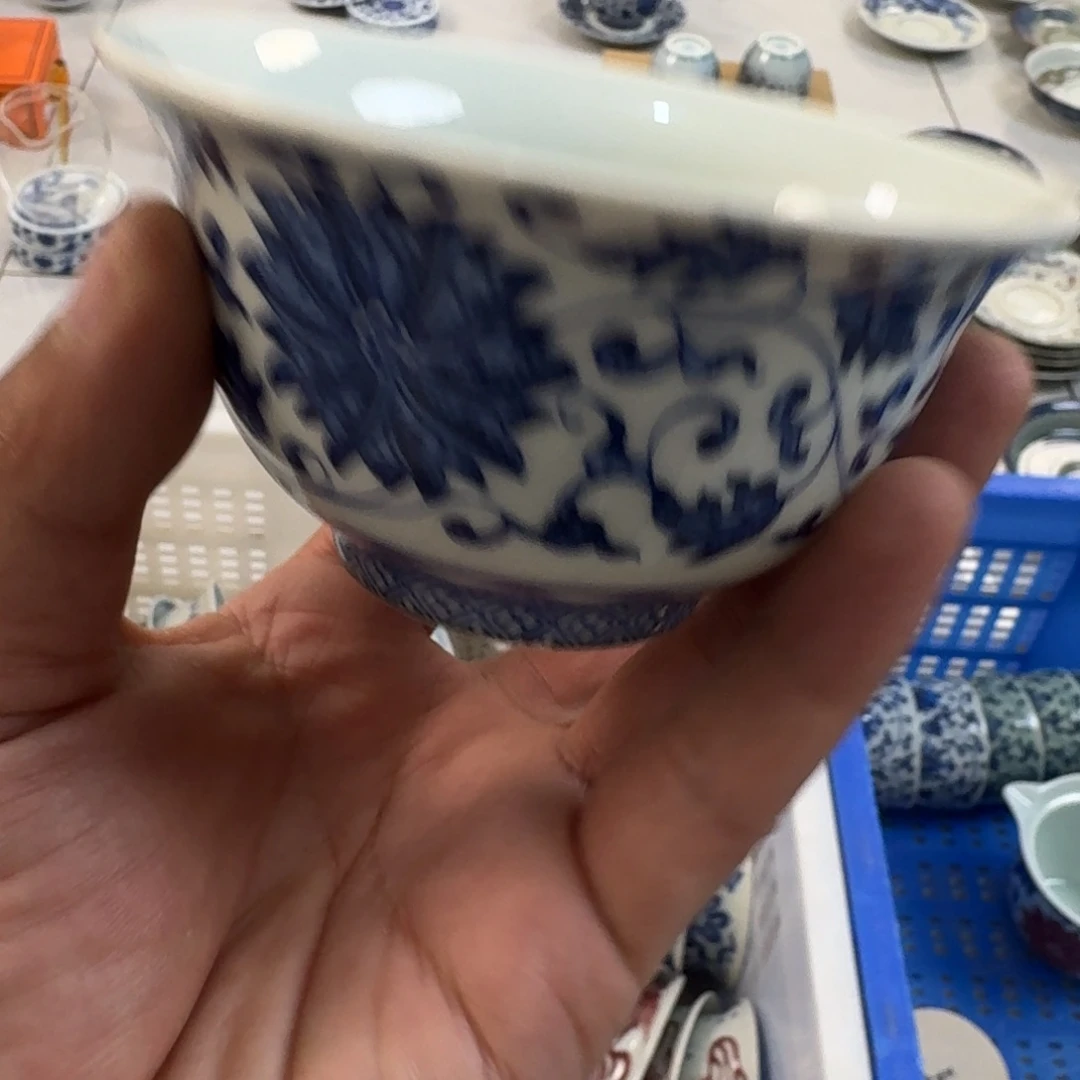陶摆件青花缠枝莲大压手