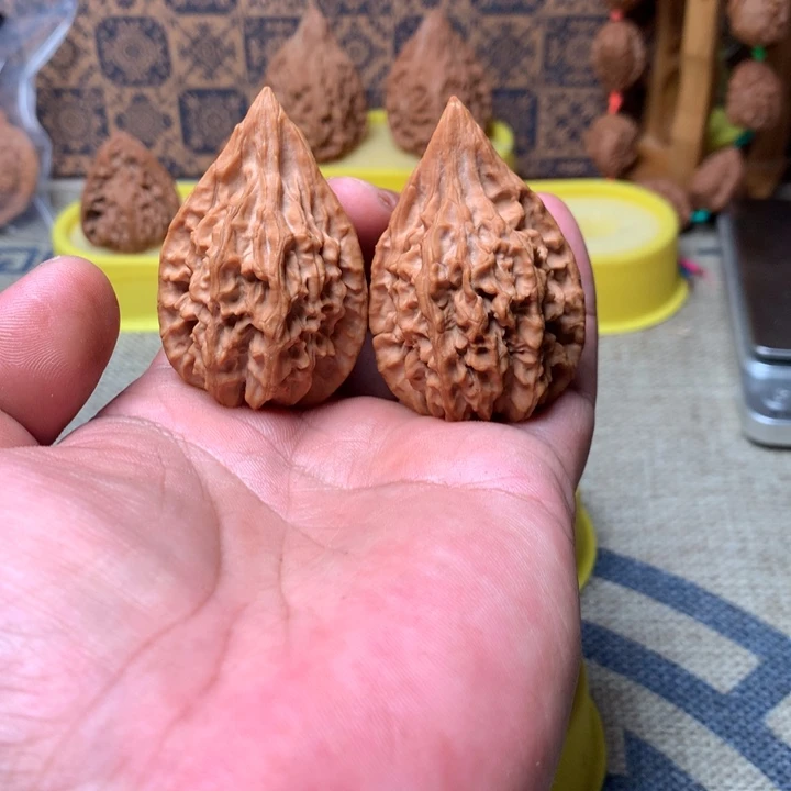 吊坠桃核红缨枪好看