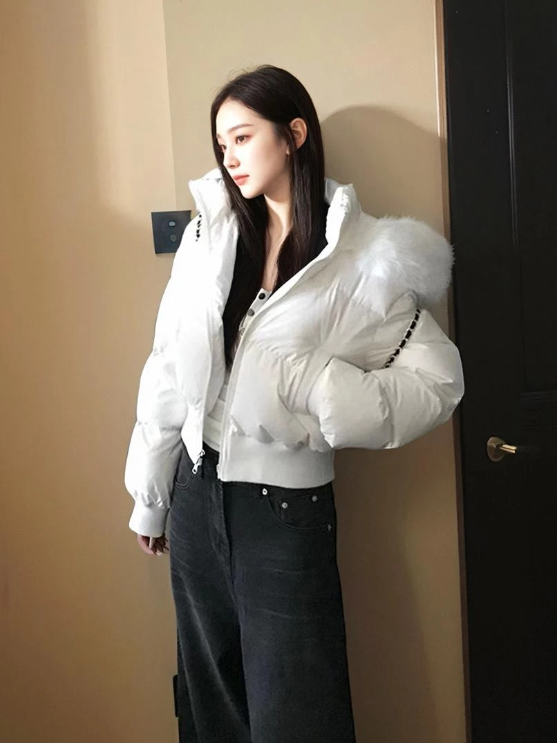 毛领连帽白色气质棉服女2025冬季新款收腰加厚保暖短款面包服外套