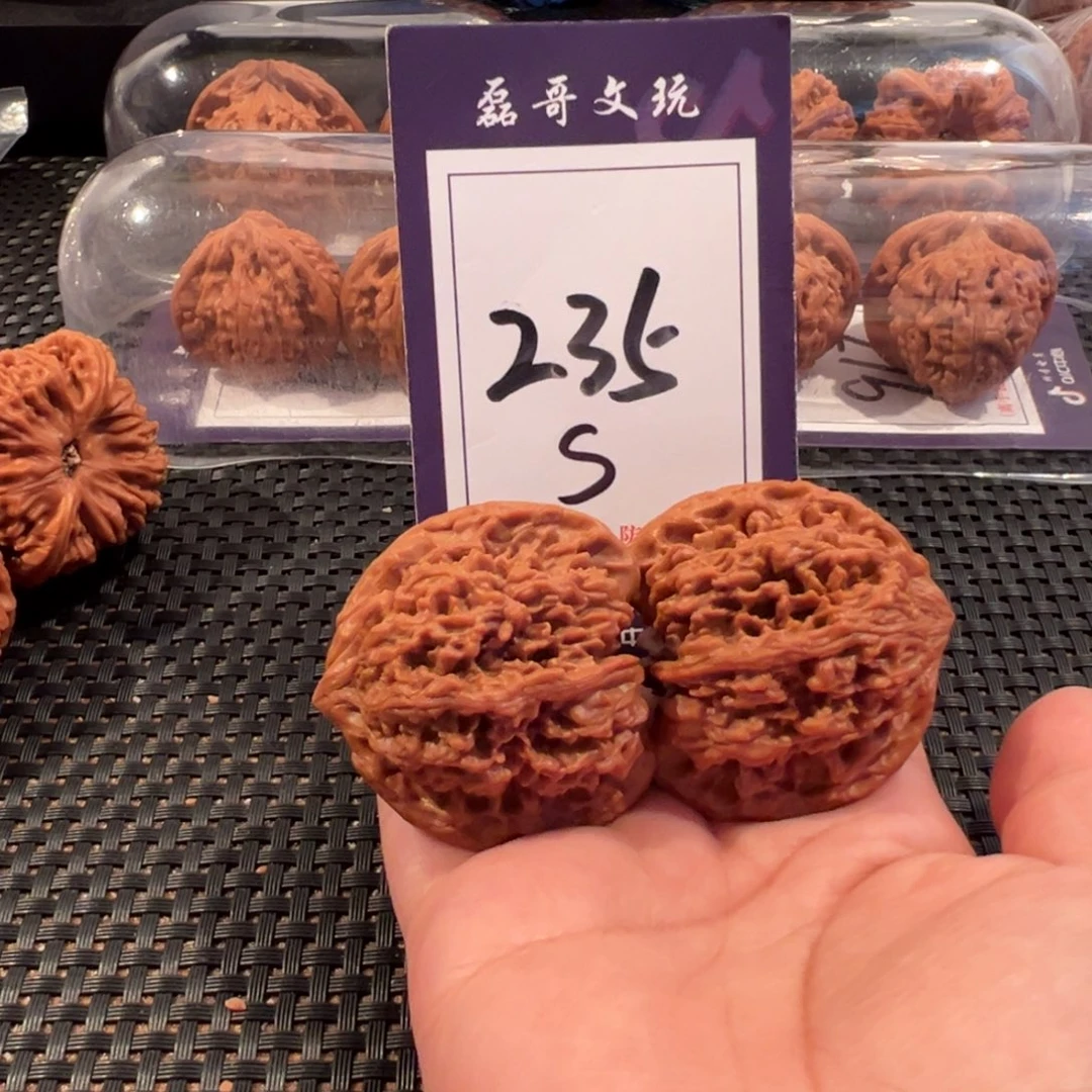 坤***儿文玩核桃把件235号满天星