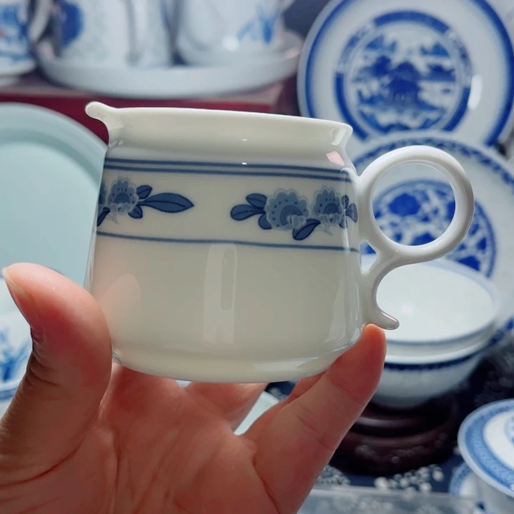 青花玲珑双梨花公道杯