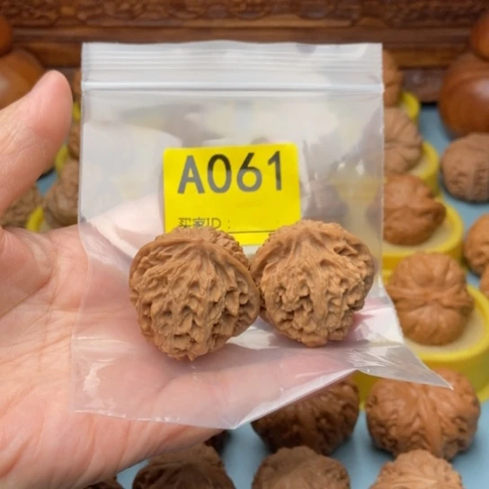 鈊****吊坠文玩核桃苹果园 35