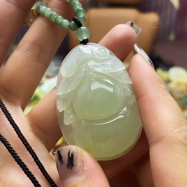 蛇纹石玉未镶嵌颈饰