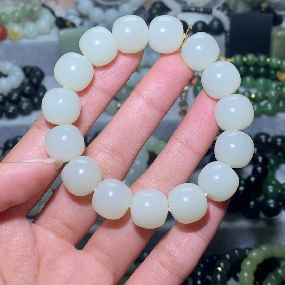 月***城和田玉未镶嵌手链