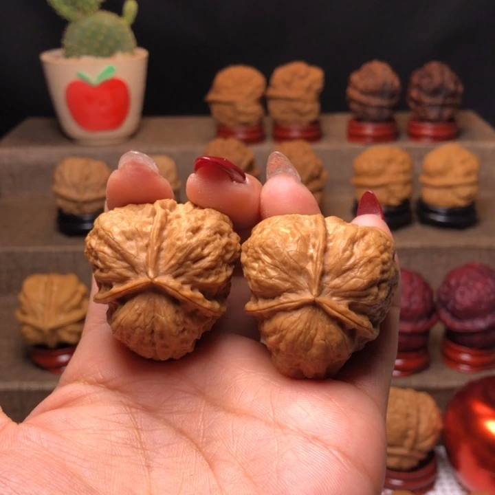 文玩核桃把件36花开富贵