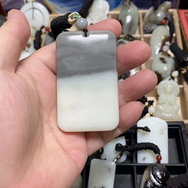 想***单和田玉未镶嵌颈饰