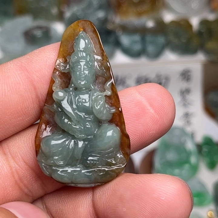翡翠未镶嵌颈饰观音