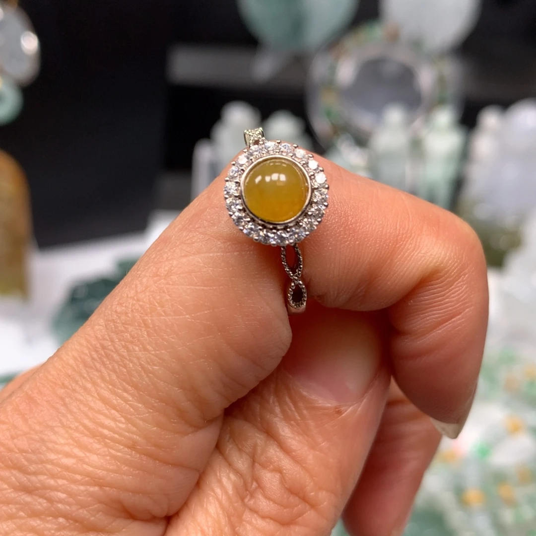 翡翠颈饰未镶嵌蛋面戒指