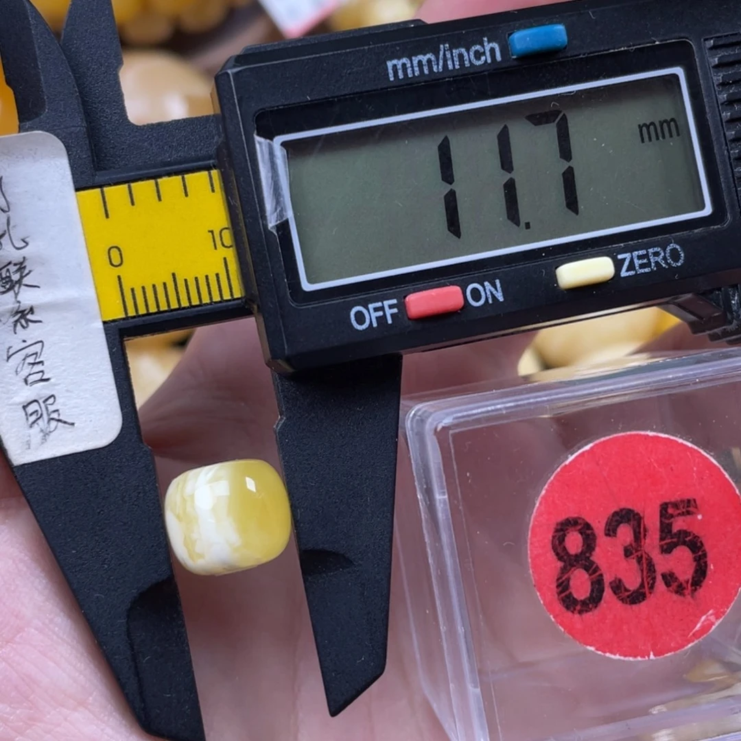 蜜蜡未镶嵌珠宝奇石