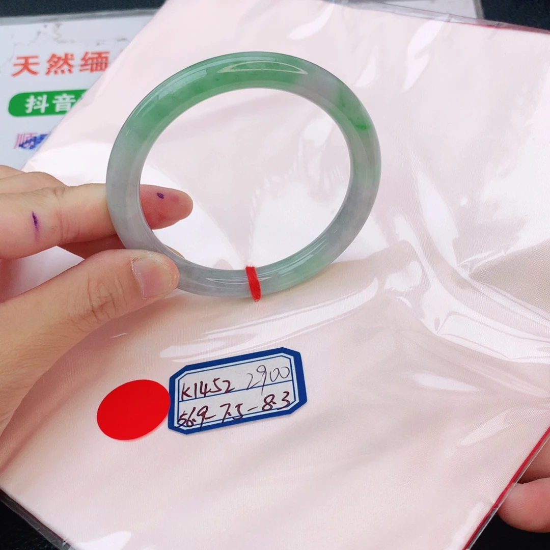 翡翠手镯未镶嵌翡翠