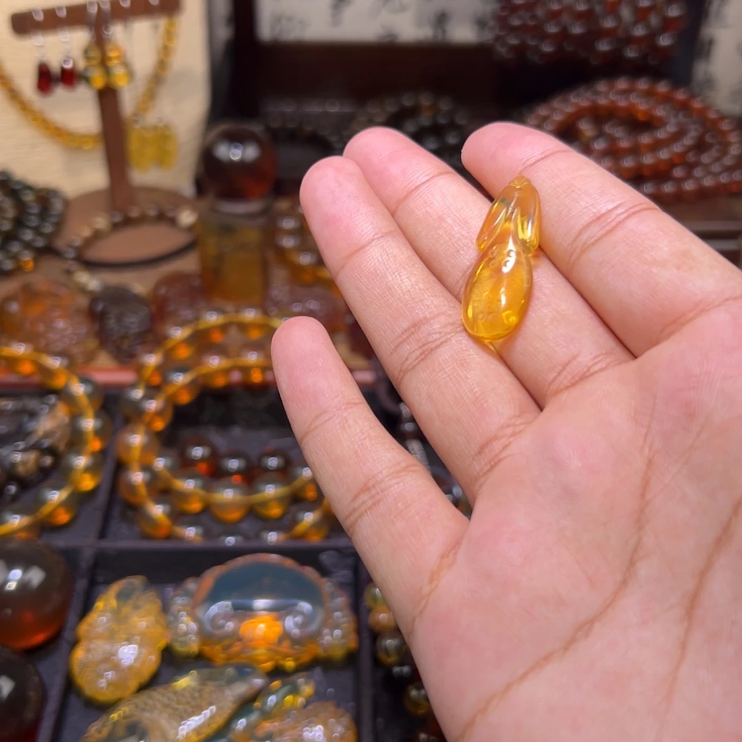 琥珀未镶嵌颈饰旗袍
