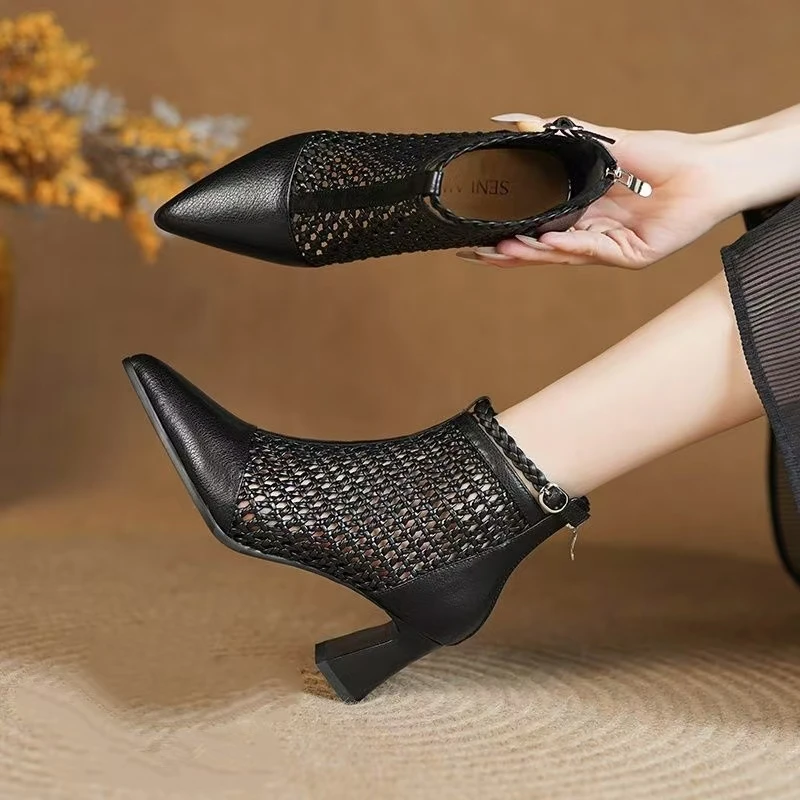 真软皮尖头粗跟网靴编织凉靴女2025新款夏季时尚洋气网格透气凉鞋