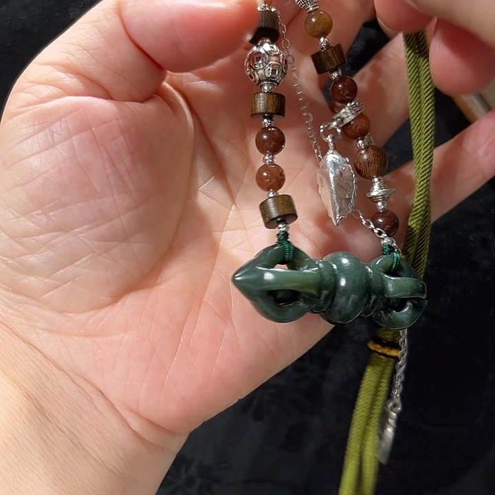 颈饰未镶嵌和田玉（糖玉）