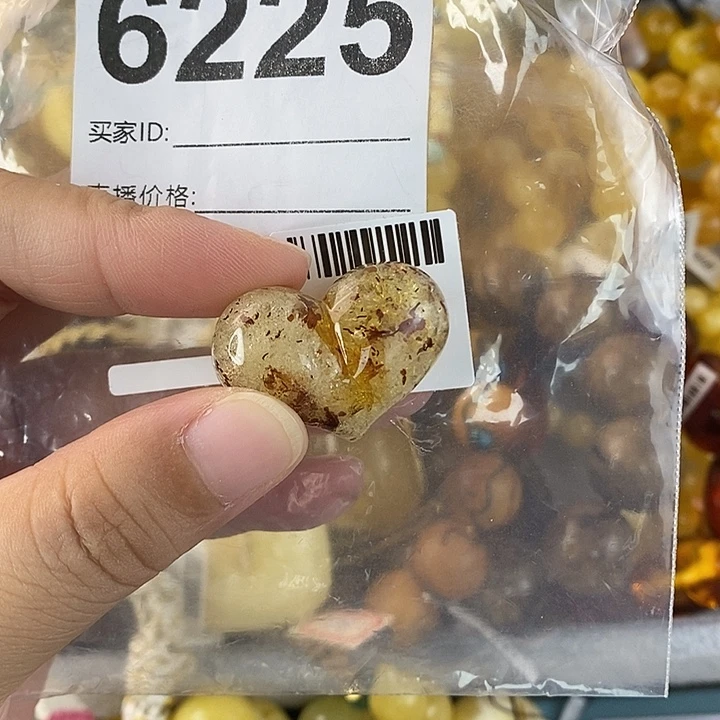 蜜蜡未镶嵌珠宝奇石