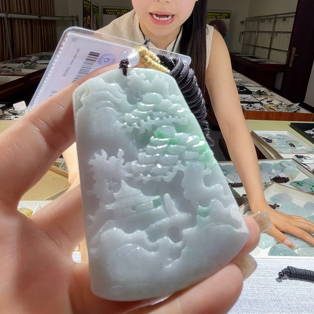 翡翠未镶嵌颈饰一