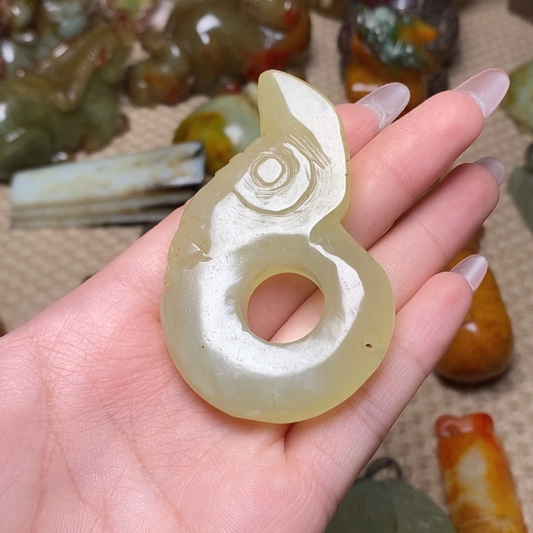 未镶嵌蛇纹石玉颈饰